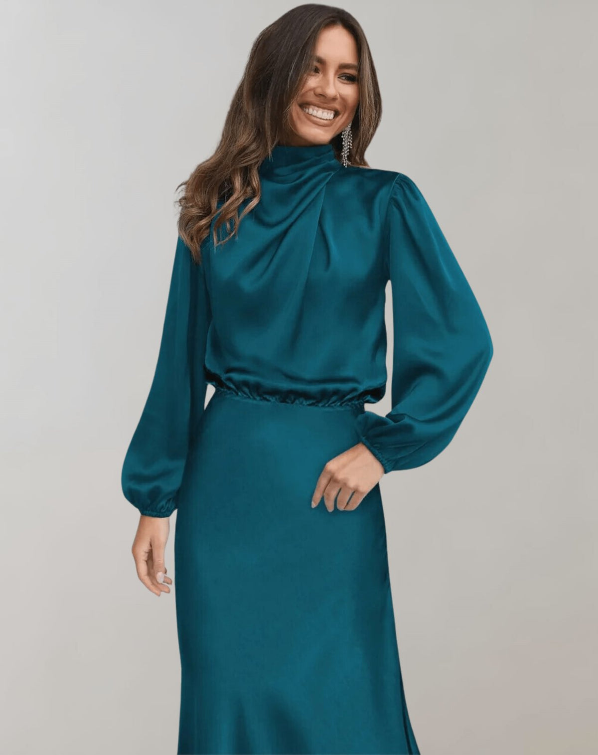 Robe satin élégante vue de face - Harmonie