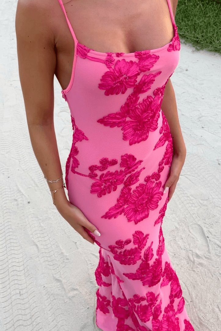 Robe longue fleurie rose vue trois-quarts vague