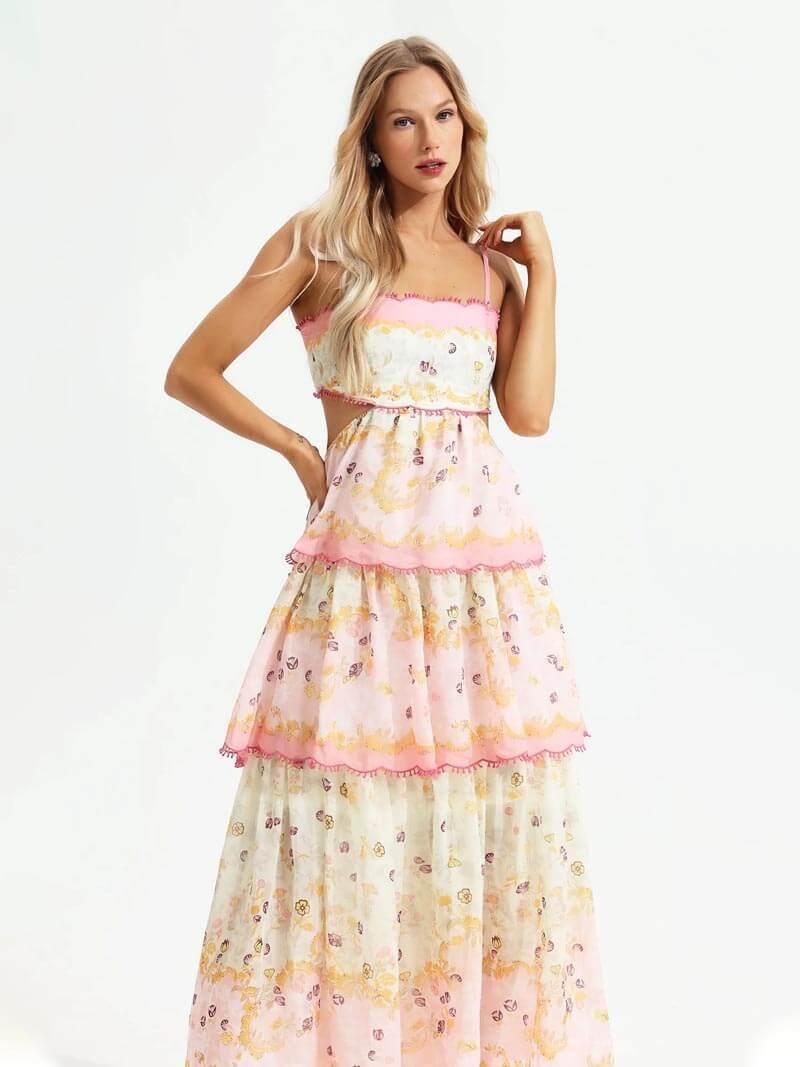Détail volants robe longue fleurie rosée