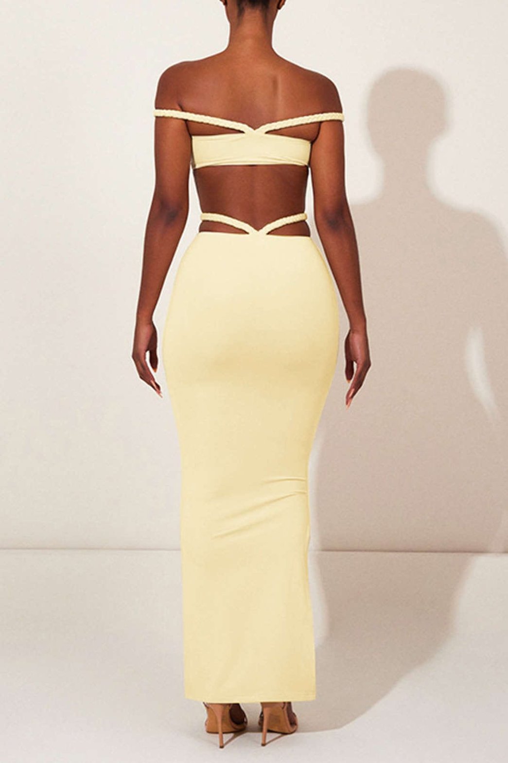 Robe longue élégante détails tressés glamour