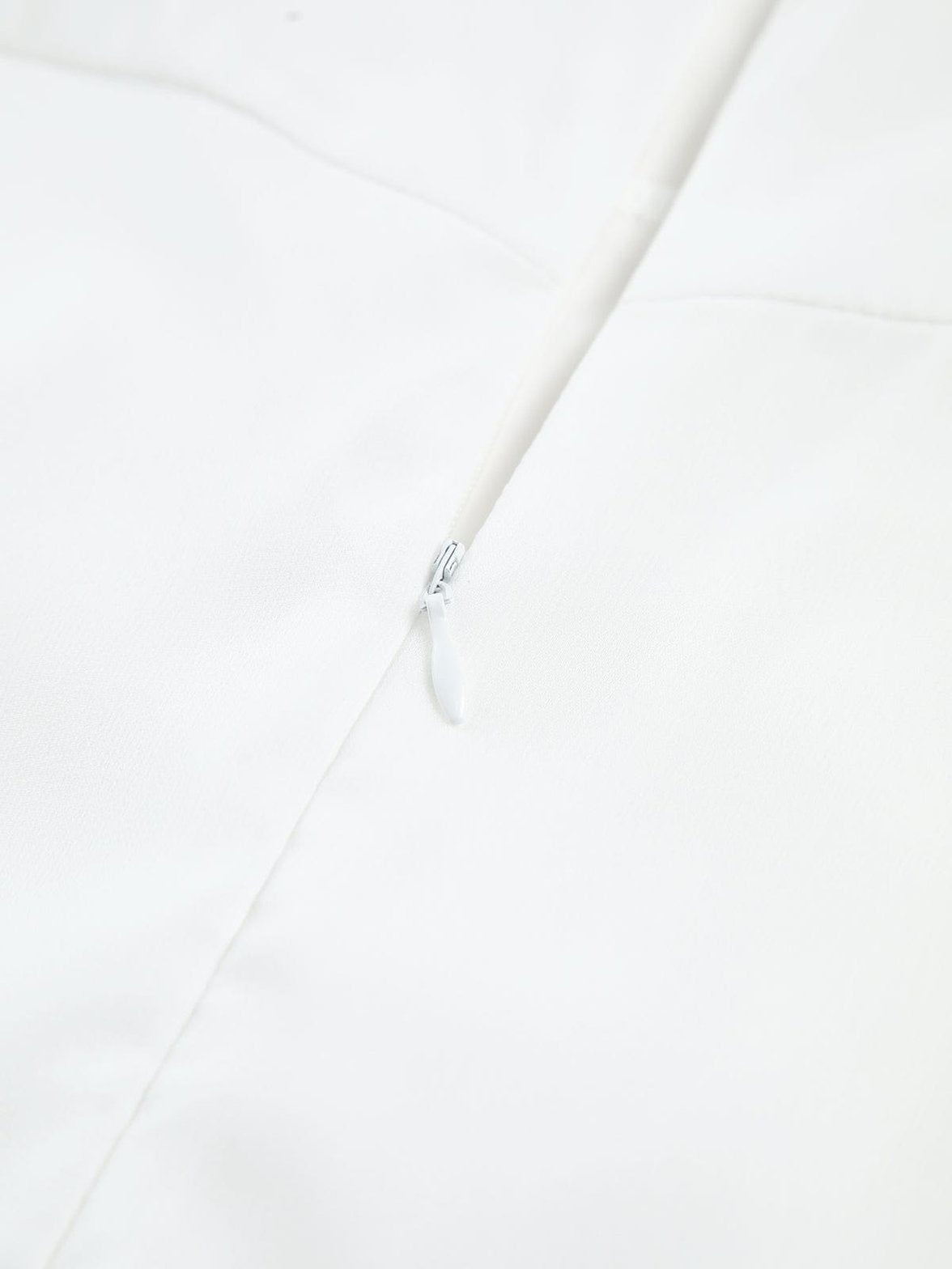 Robe longue blanche détail du tissu pureté