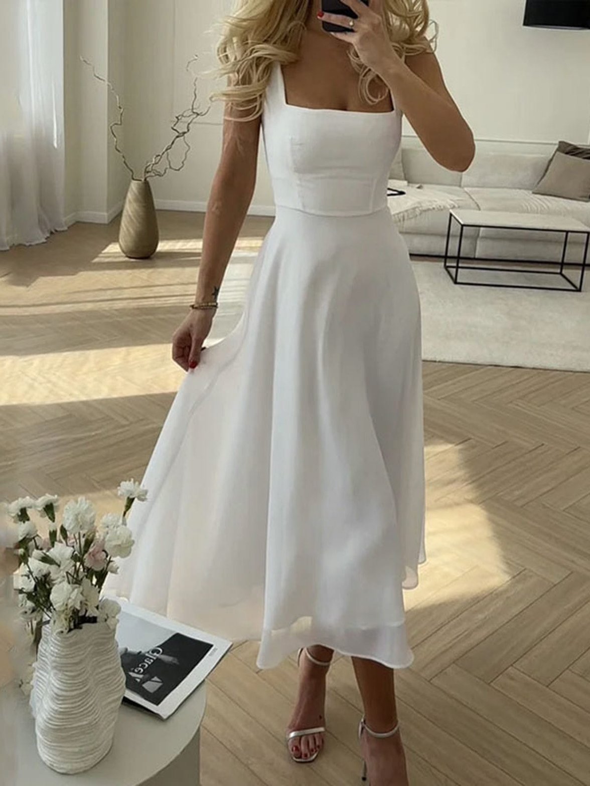 Robe longue blanche élégante vue de face douceur