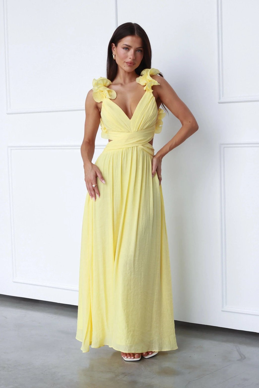 Robe longue jaune décolletée papillon