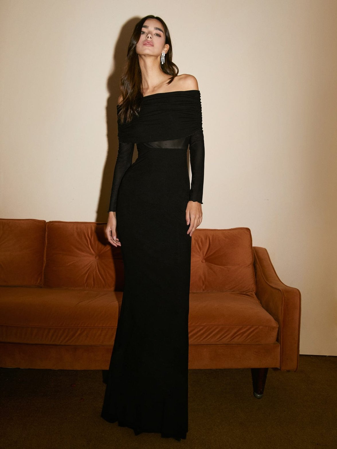 Robe longue noire épaules dénudées harmonie