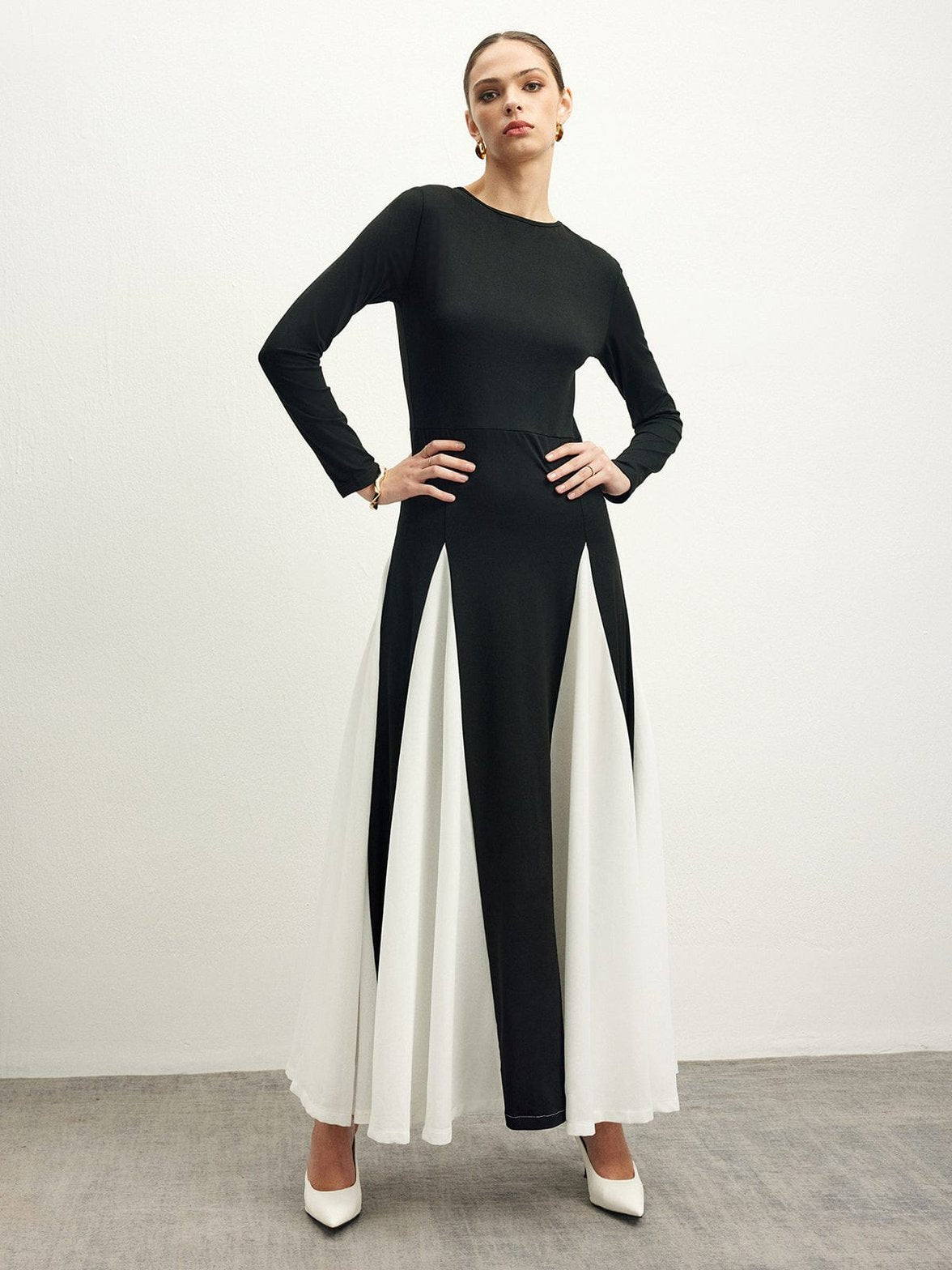 Robe longue élégante bicolore noir et blanc harmonie