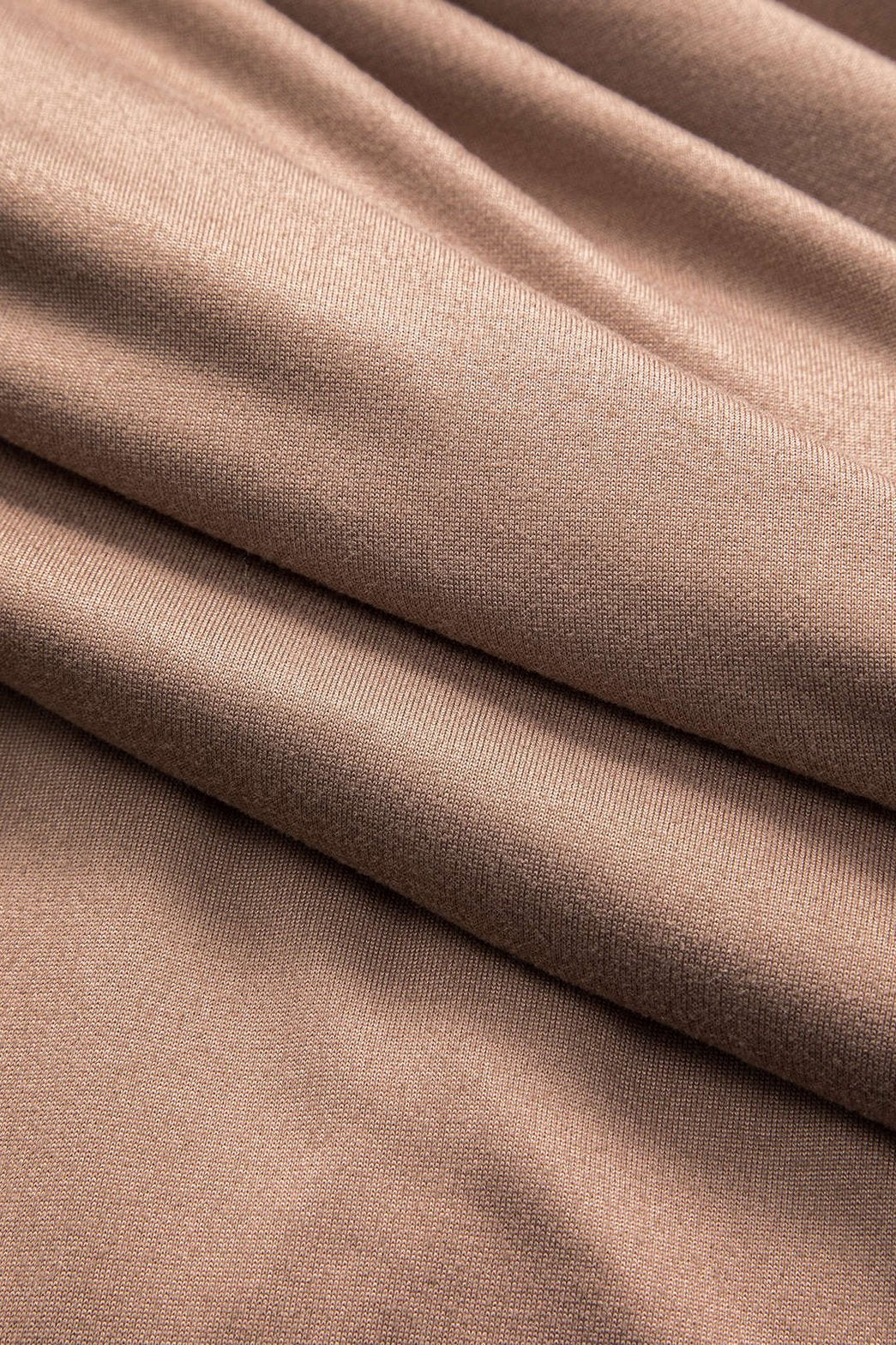 Vue de profil robe moulante longue beige nuage