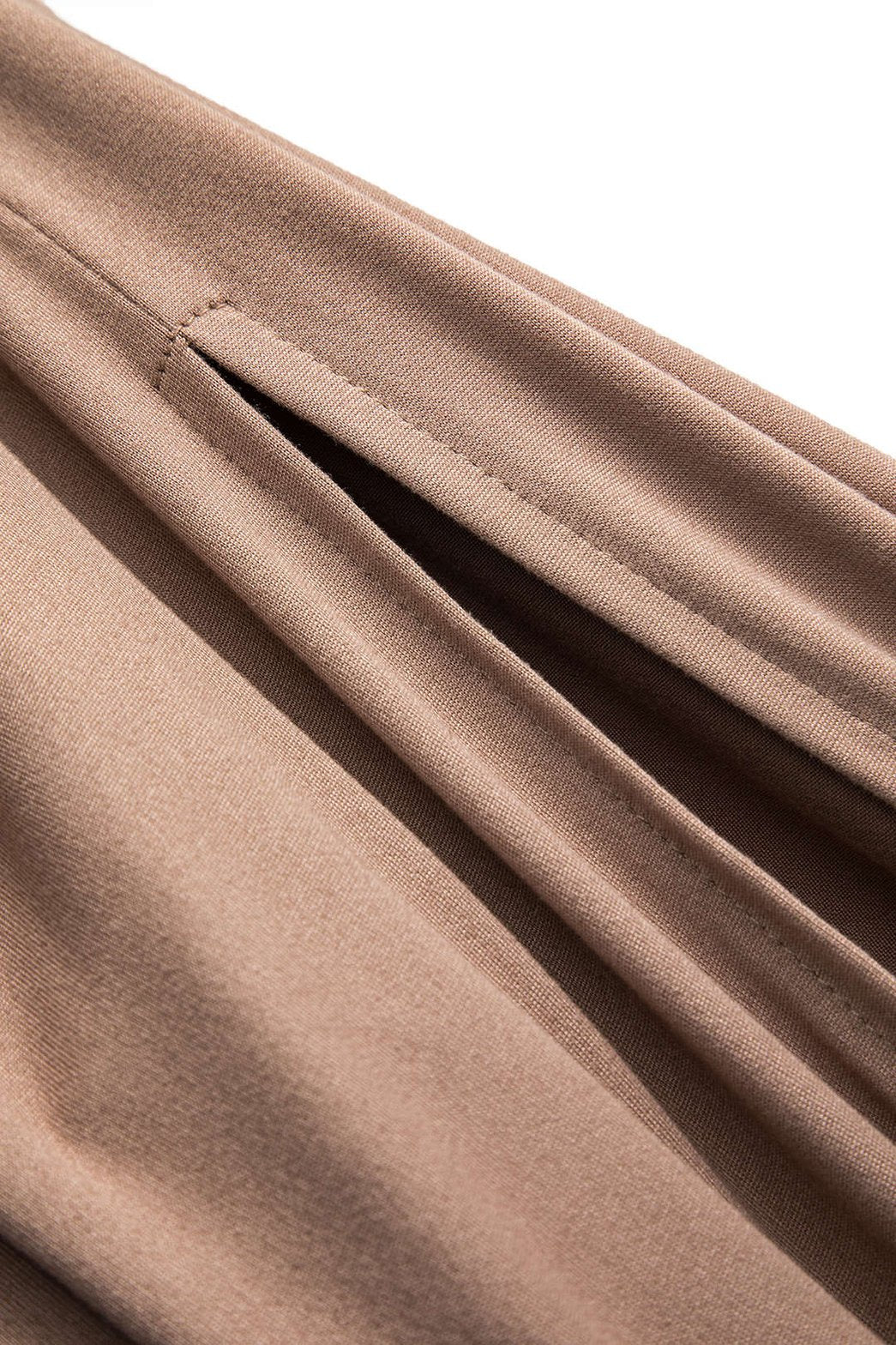 Vue rapprochée des détails de la robe longue océan