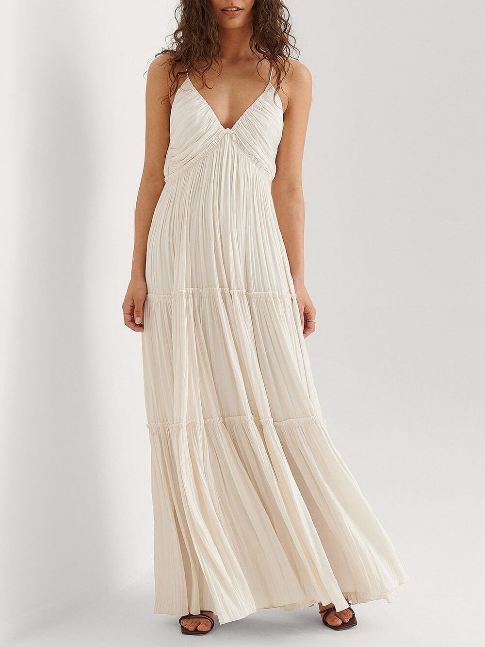 Robe longue plissée blanche élégante soleil