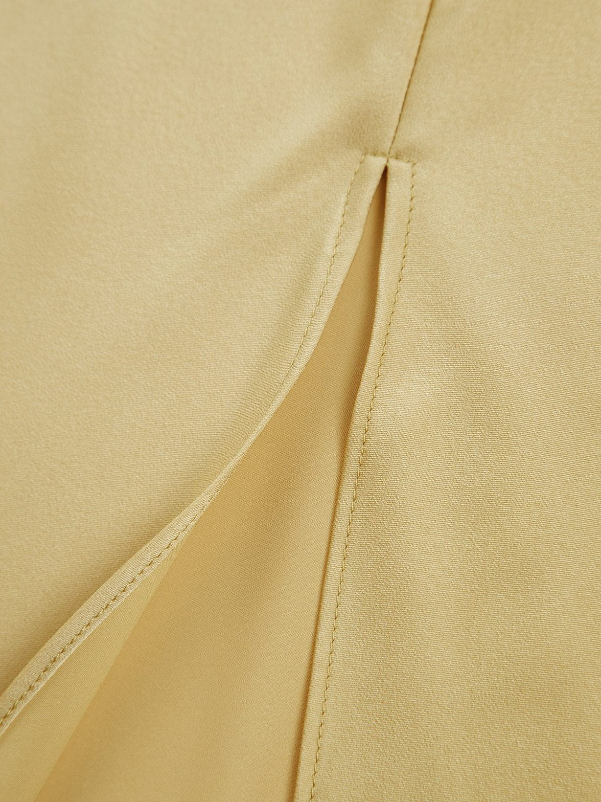 Vue arrière robe dos nu satin océan