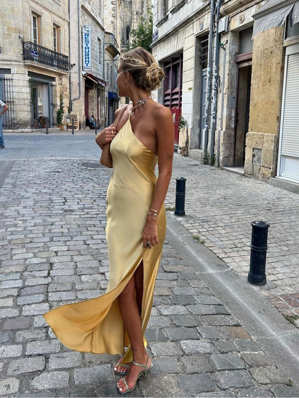 Robe satinée asymétrique dos nu élégante soleil