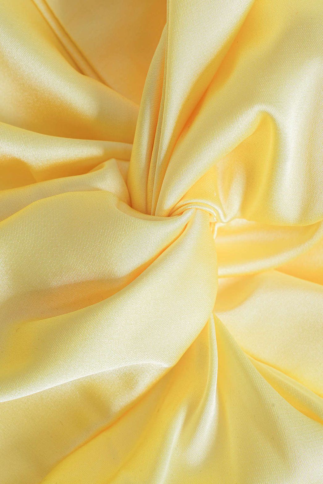 Robe longue satinée jaune vue de côté lune