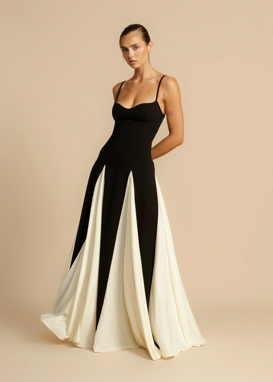 Robe longue à volants contrastés étoile