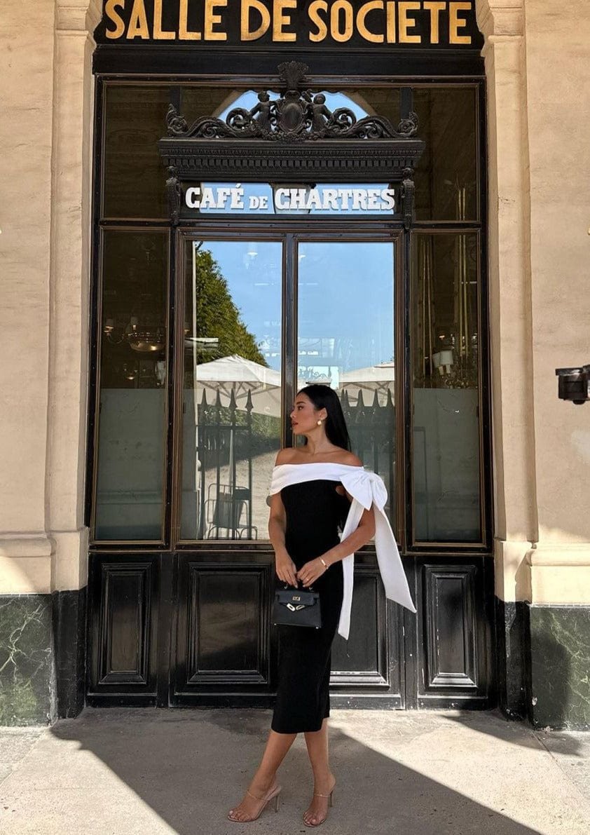 Robe midi avec nœud gracieux