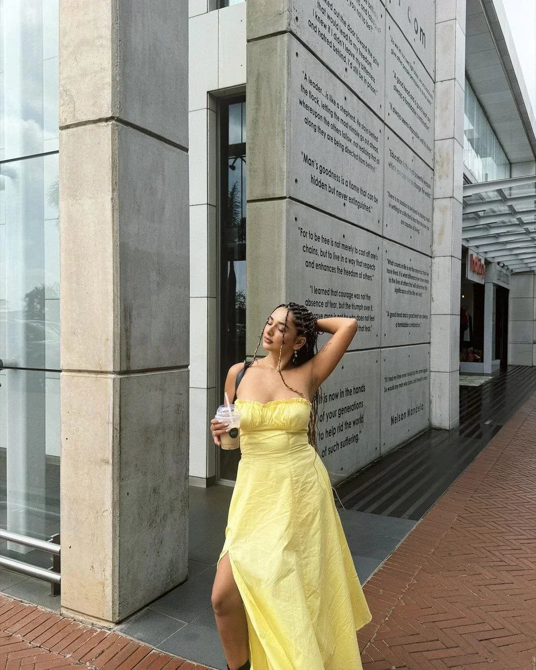 Robe midi corset jaune citron vue arrière étoile