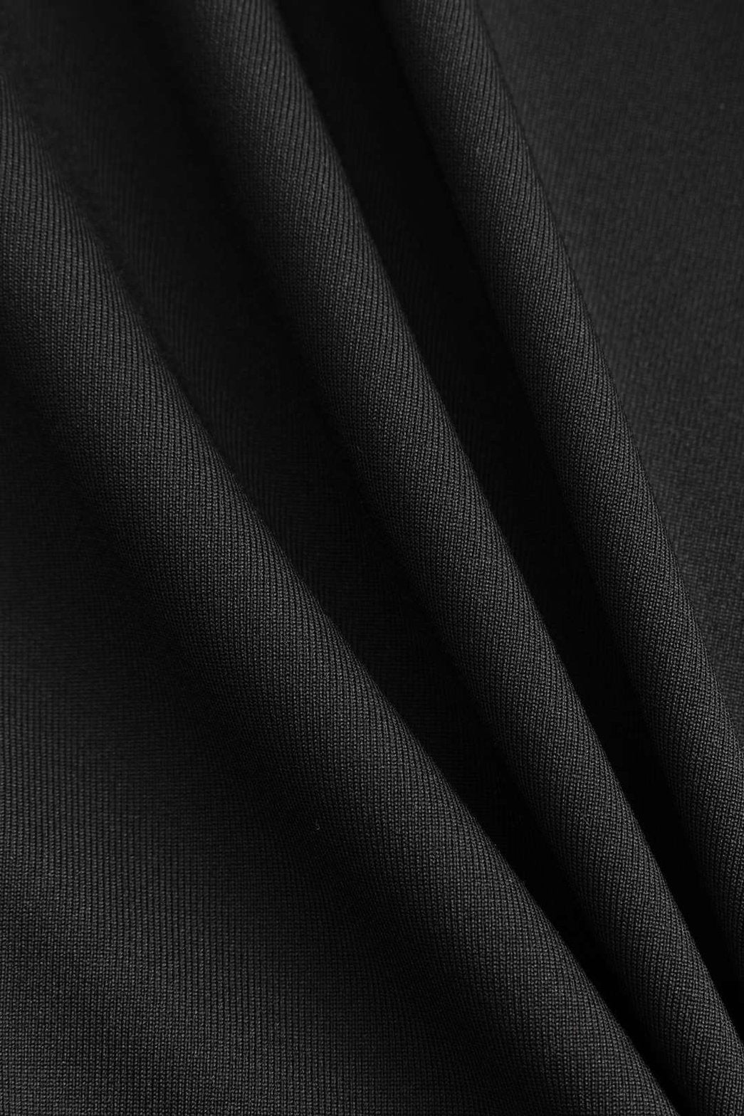 Détail du drapé de la robe midi légèreté