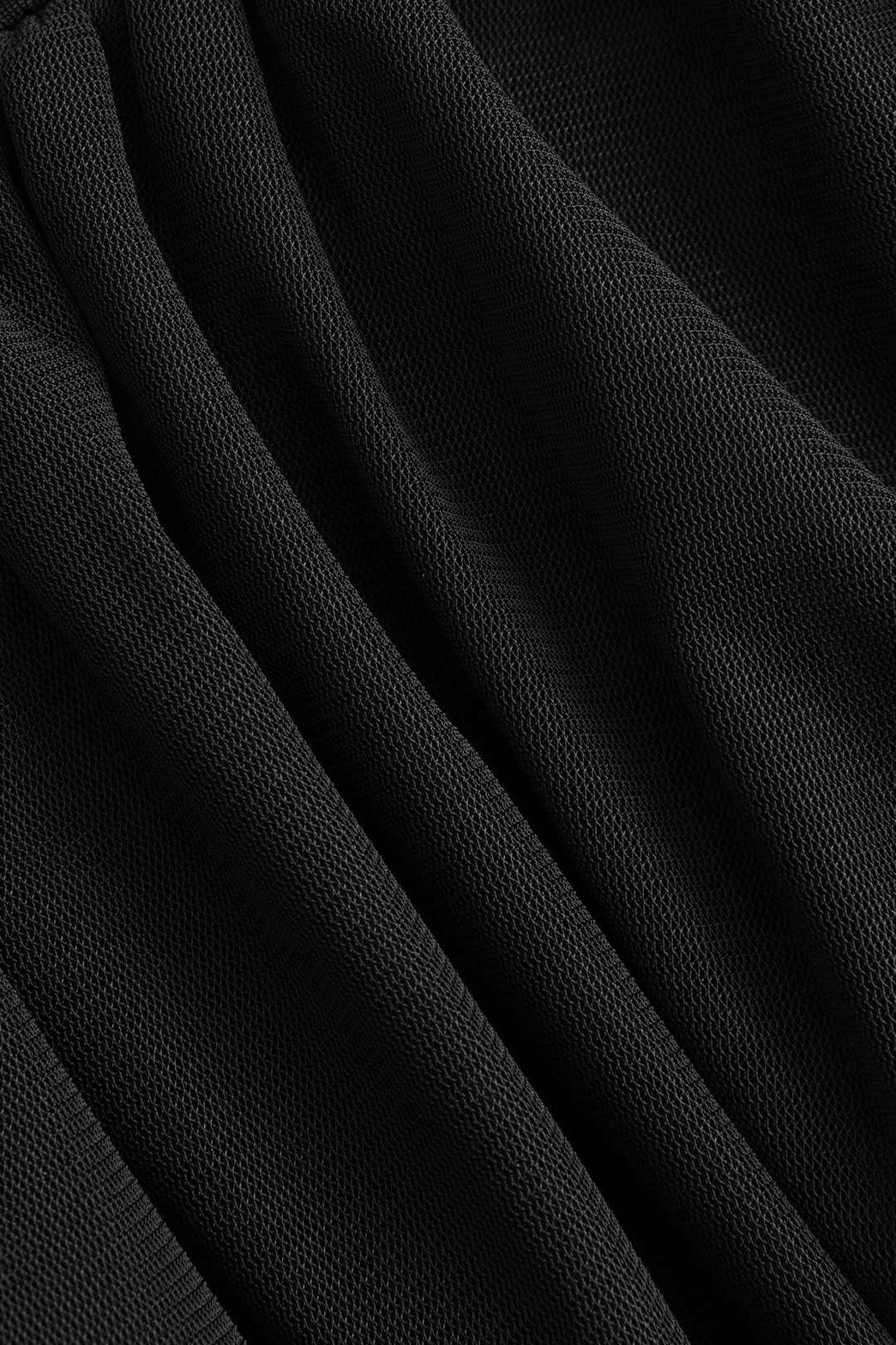 Vue latérale robe midi transparente élégance