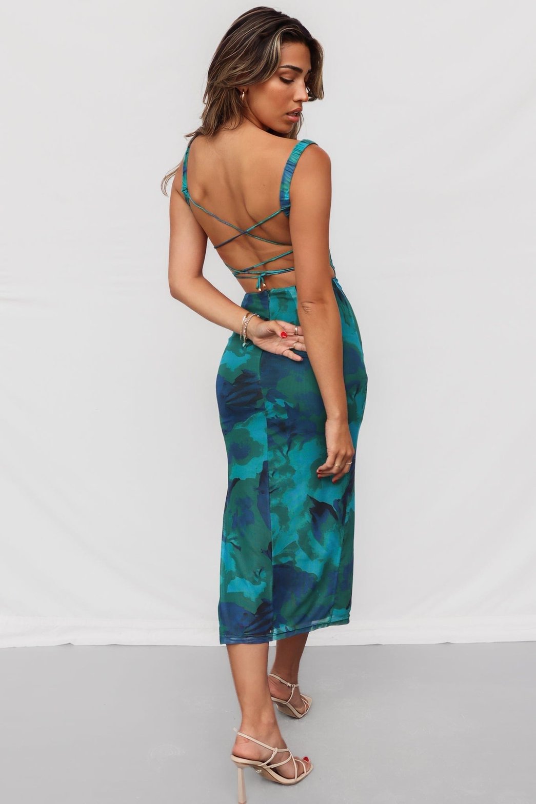 Robe midi verte à motif floral vue trois-quarts nuage
