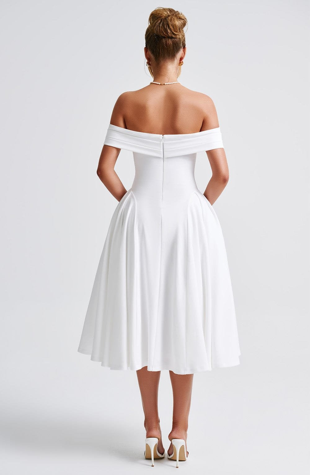 Robe midi blanche détail du tissu légèreté