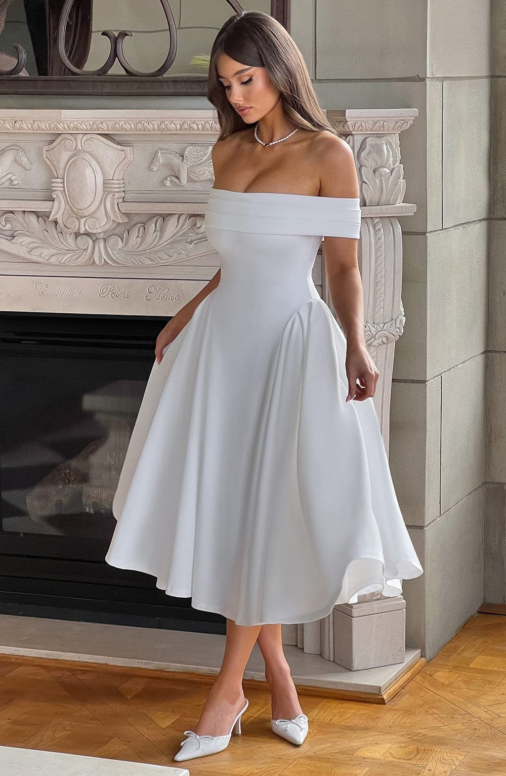 Robe midi blanche élégante vue de face soleil