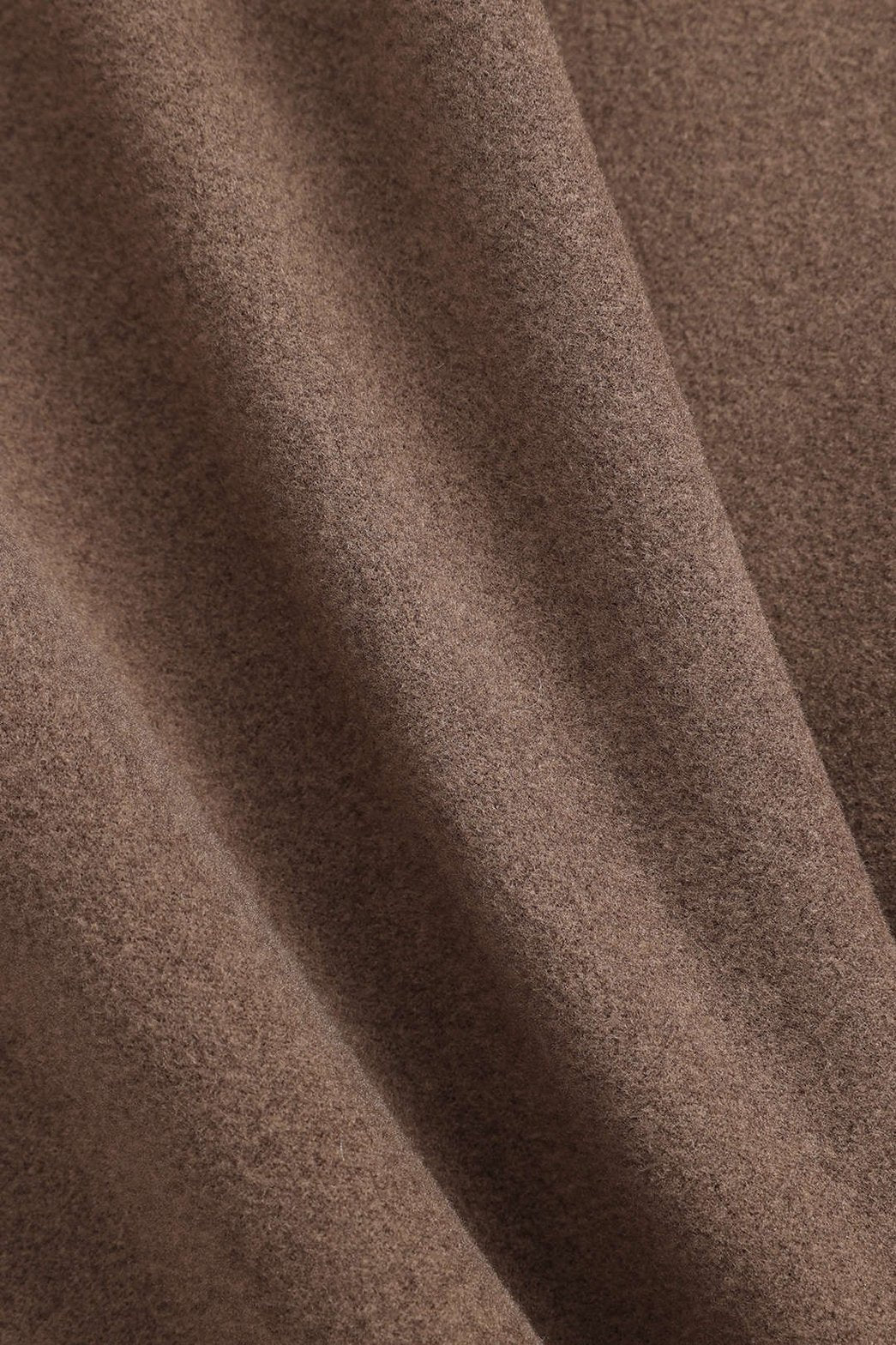 Robe midi marron épaules nues vue dos soleil