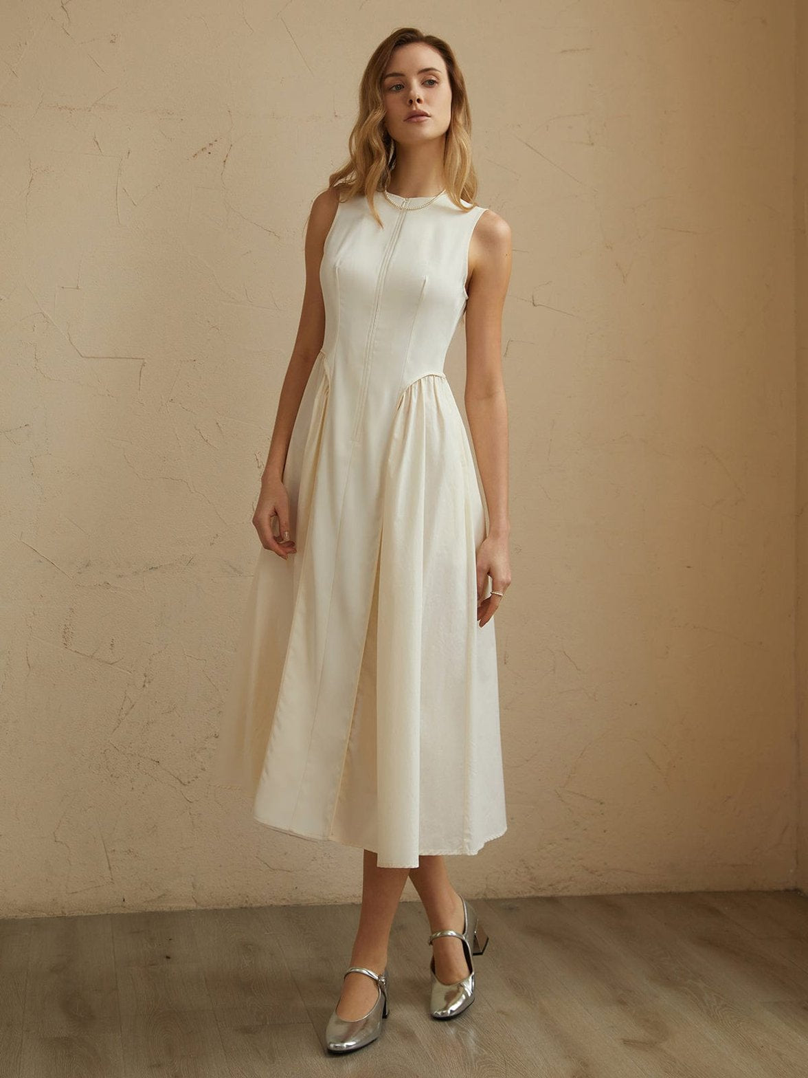 Robe midi plissée détail des poches étoile