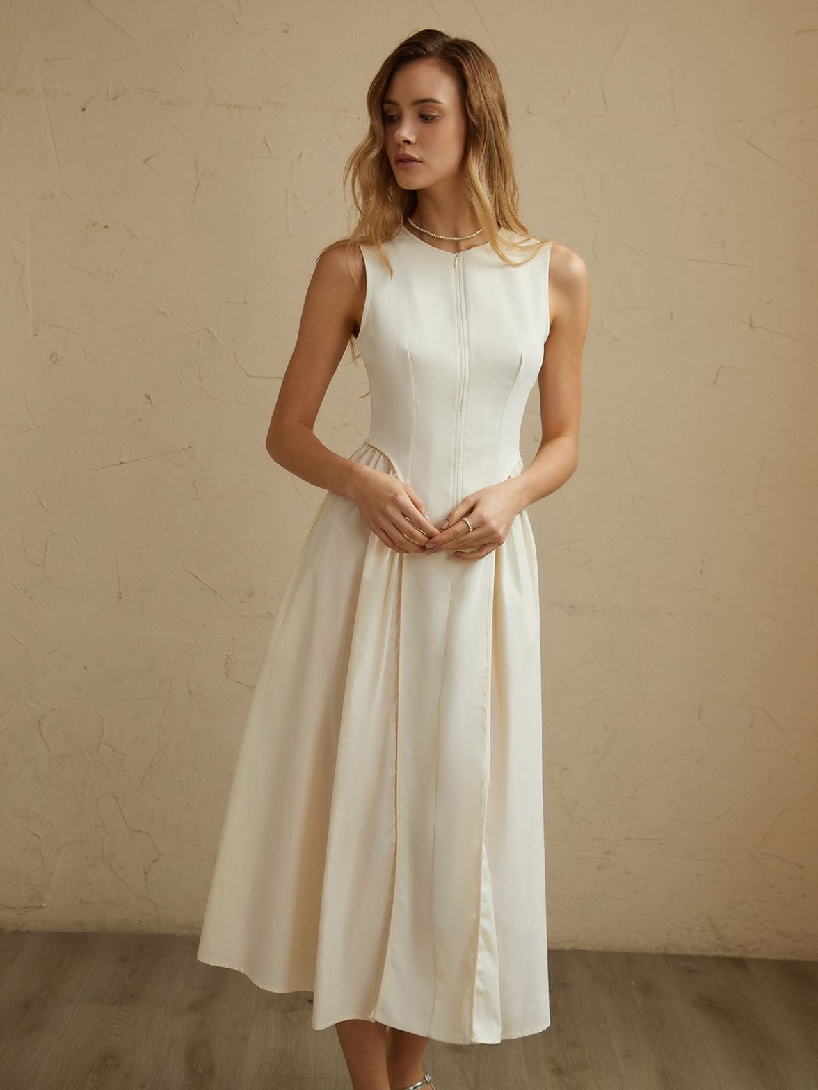 Robe midi élégante vue de dos harmonie