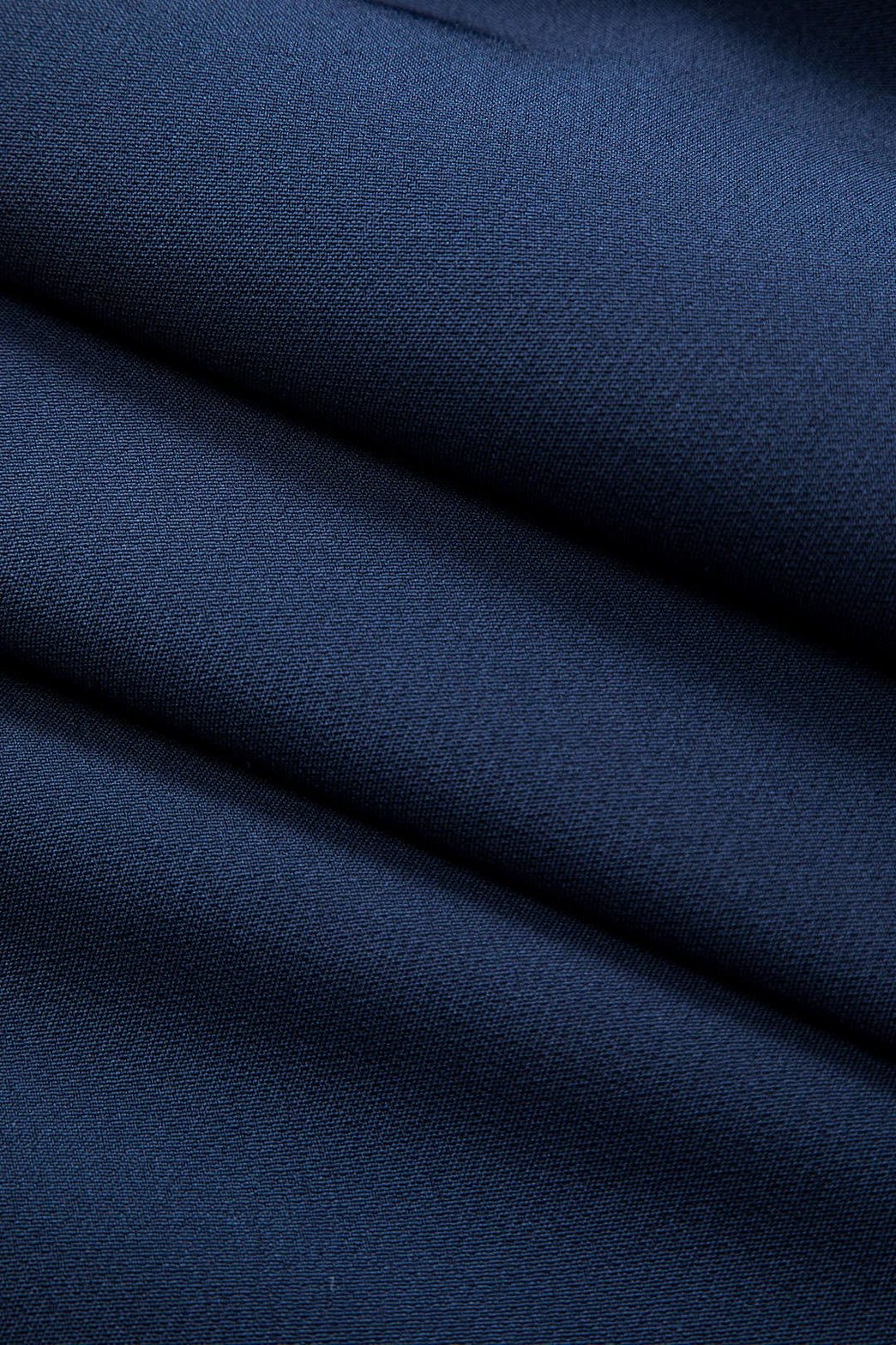 Robe midi plissée vue d'ensemble vent