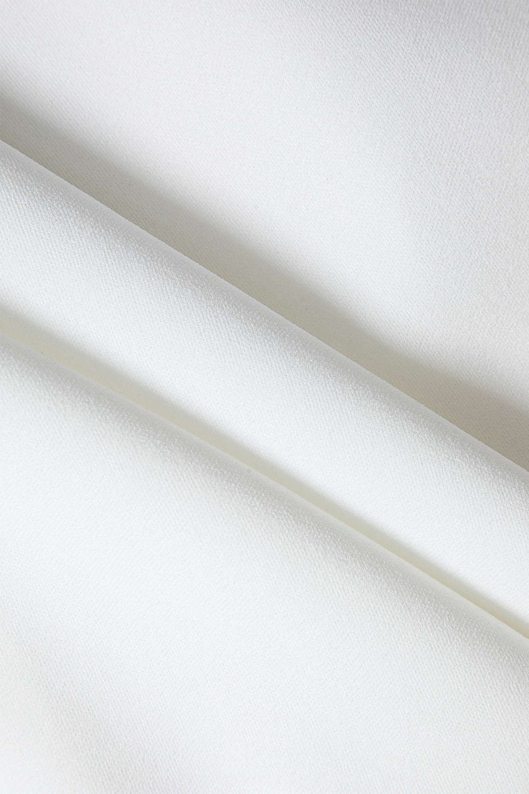 Détail des manches ruchées de la robe mini lune