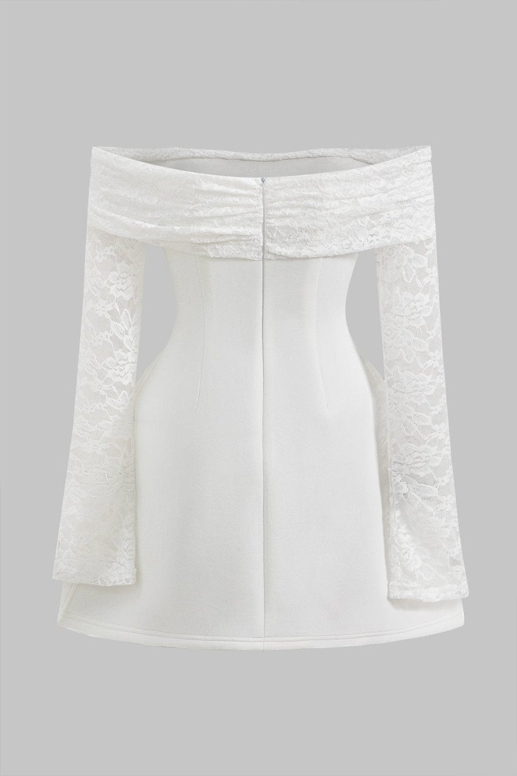 Robe mini dentelle épaules nues vue de dos soleil