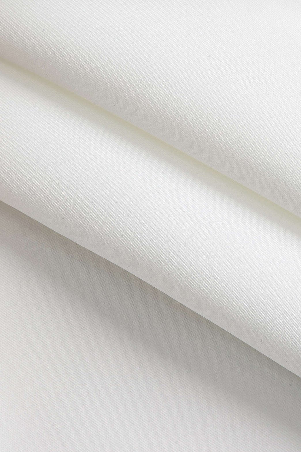 Robe mini dentelle épaules nues vue portée nuage