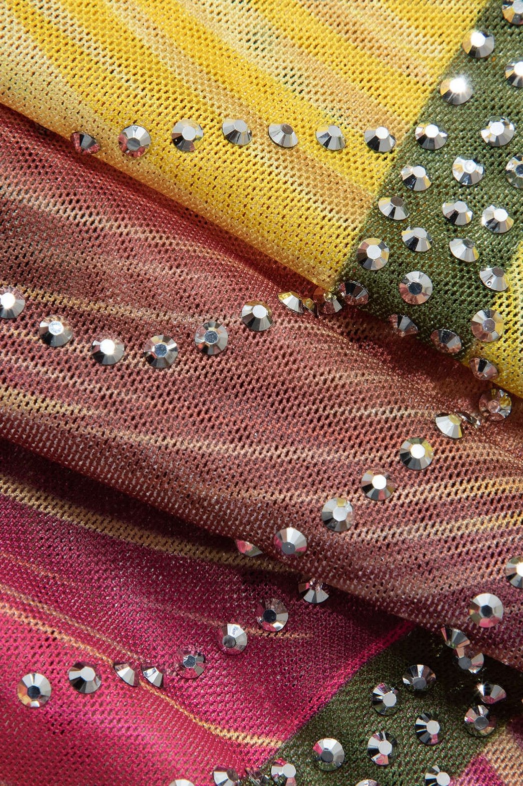 Vue du décolleté rayé aurore