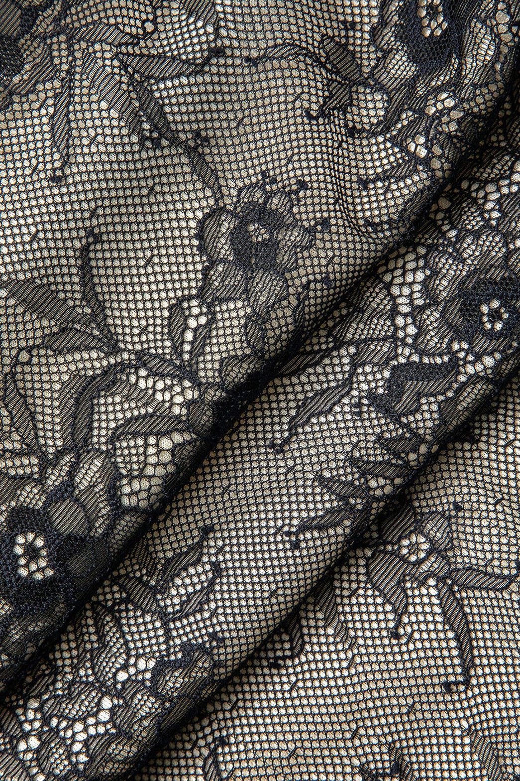 Vue latérale robe corset dentelle radieuse