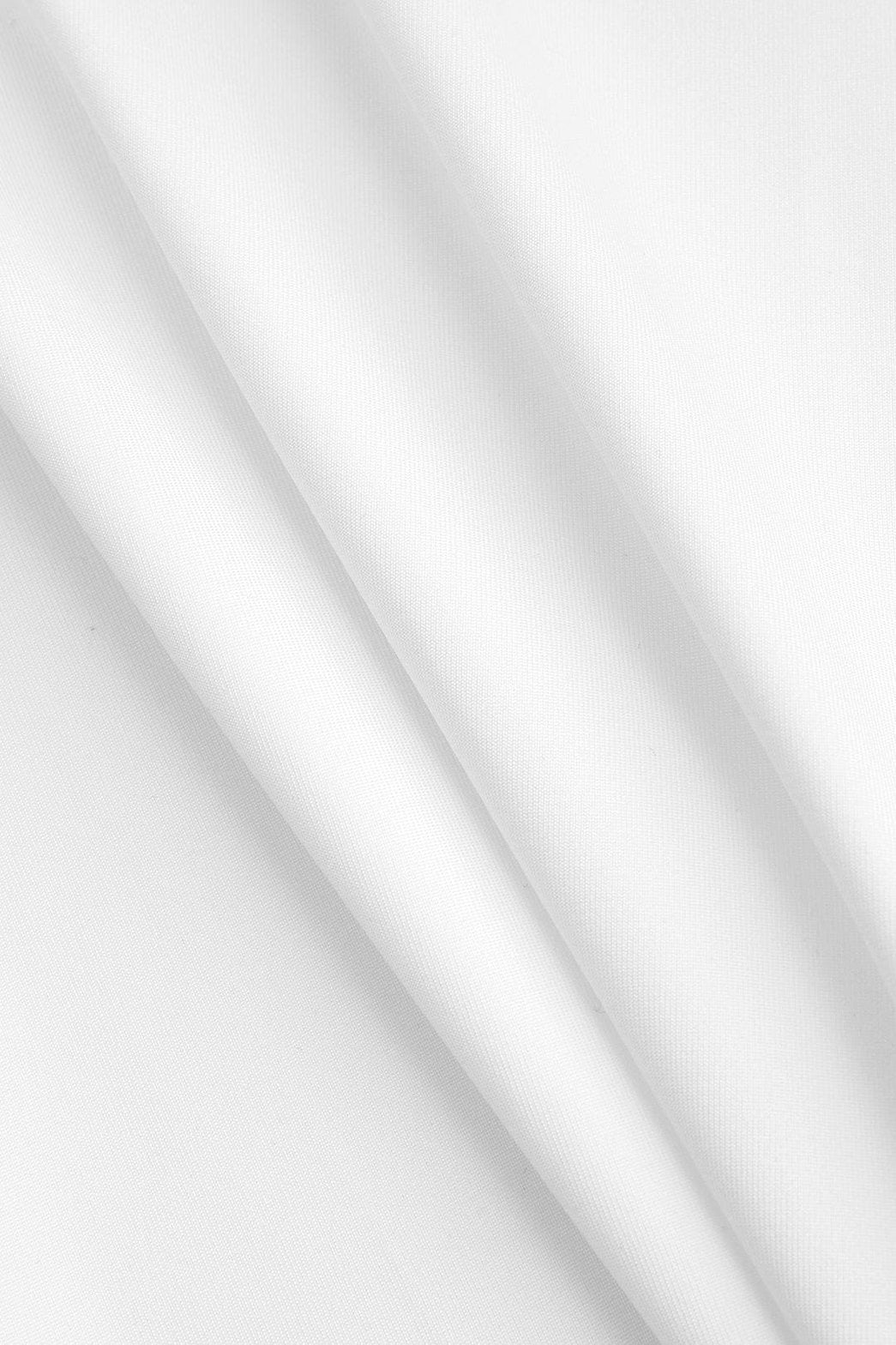 Détail des découpes asymétriques élégance