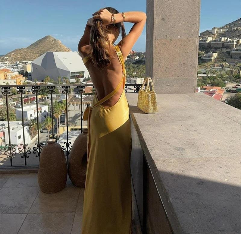 Robe moulante élégante lacée soleil