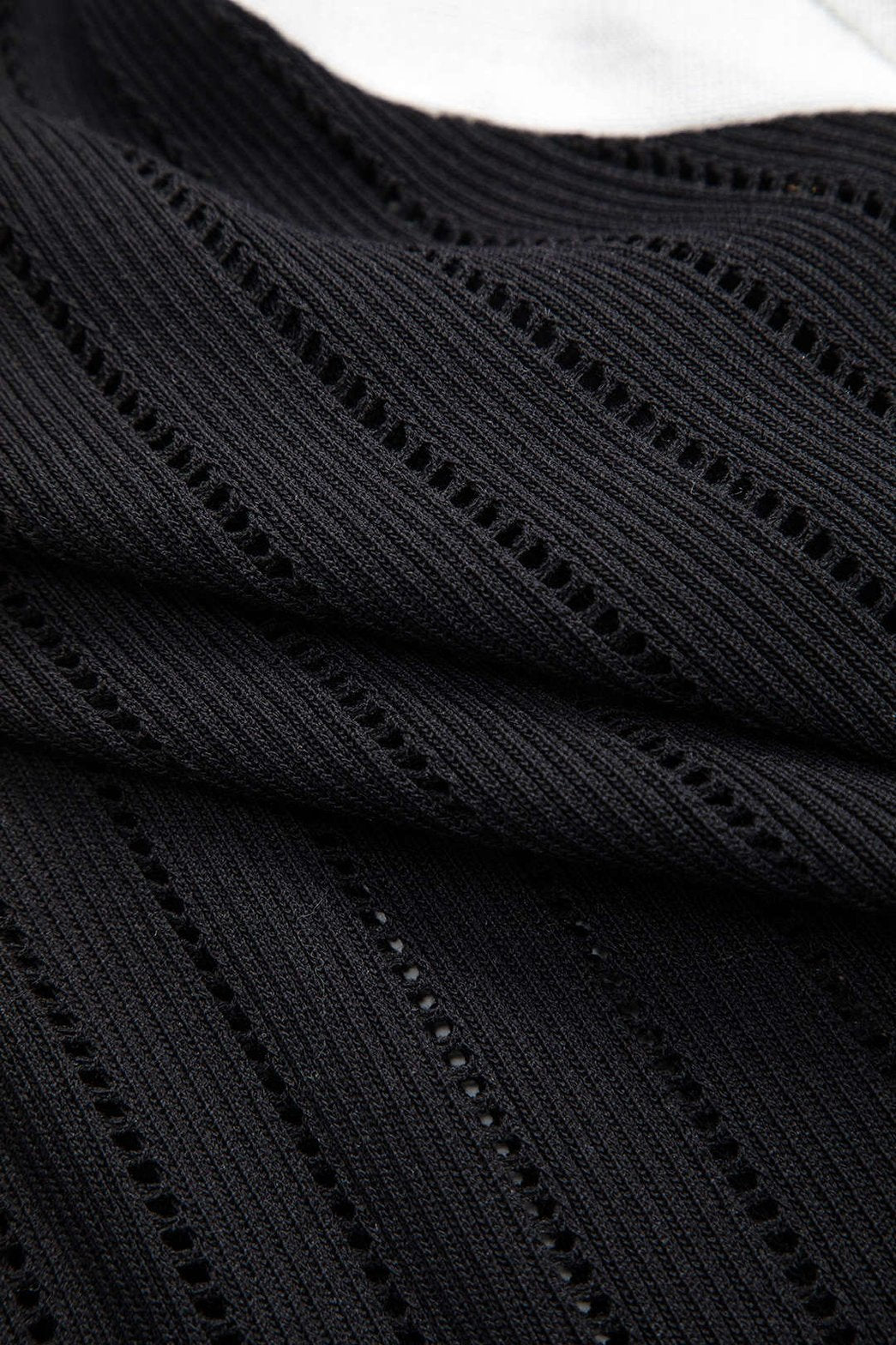 Vue latérale robe moulante sans manches vague