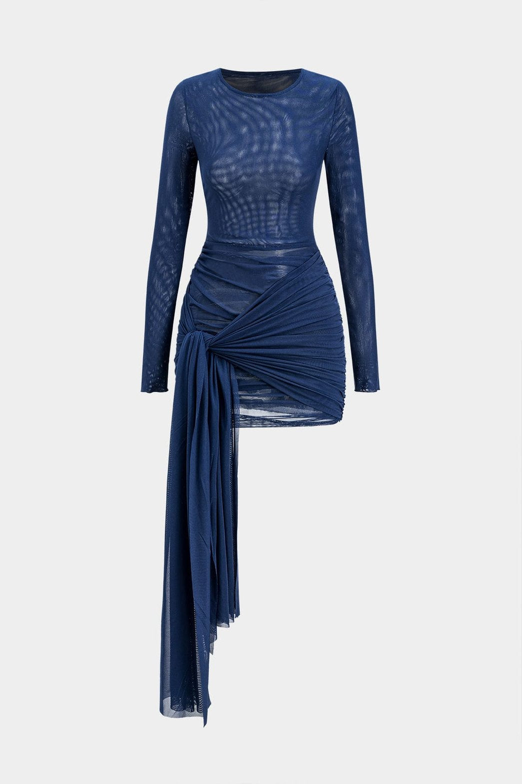 Robe moulante bleue semi-transparente vue de face soleil