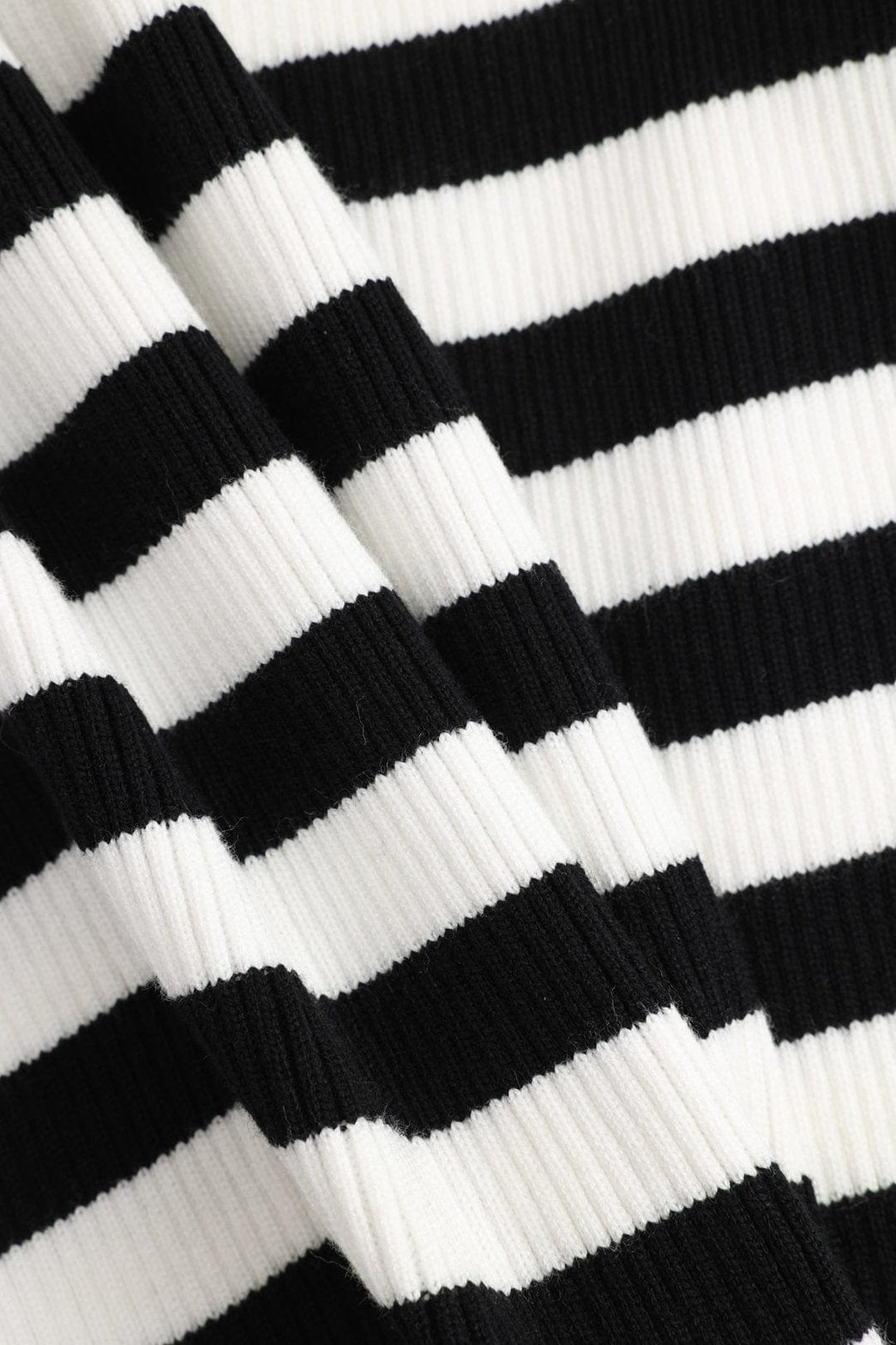 Robe moulante zébrée vue de profil étoile