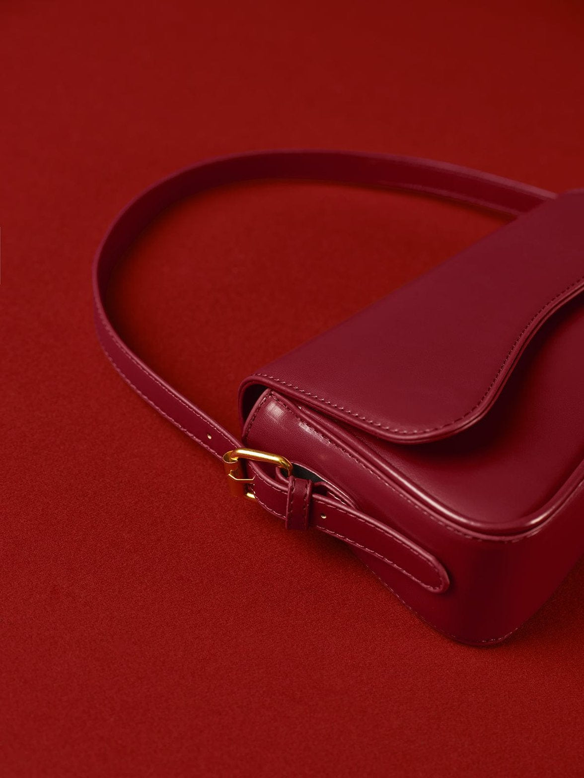 Sac bordeaux porté épaule nuage