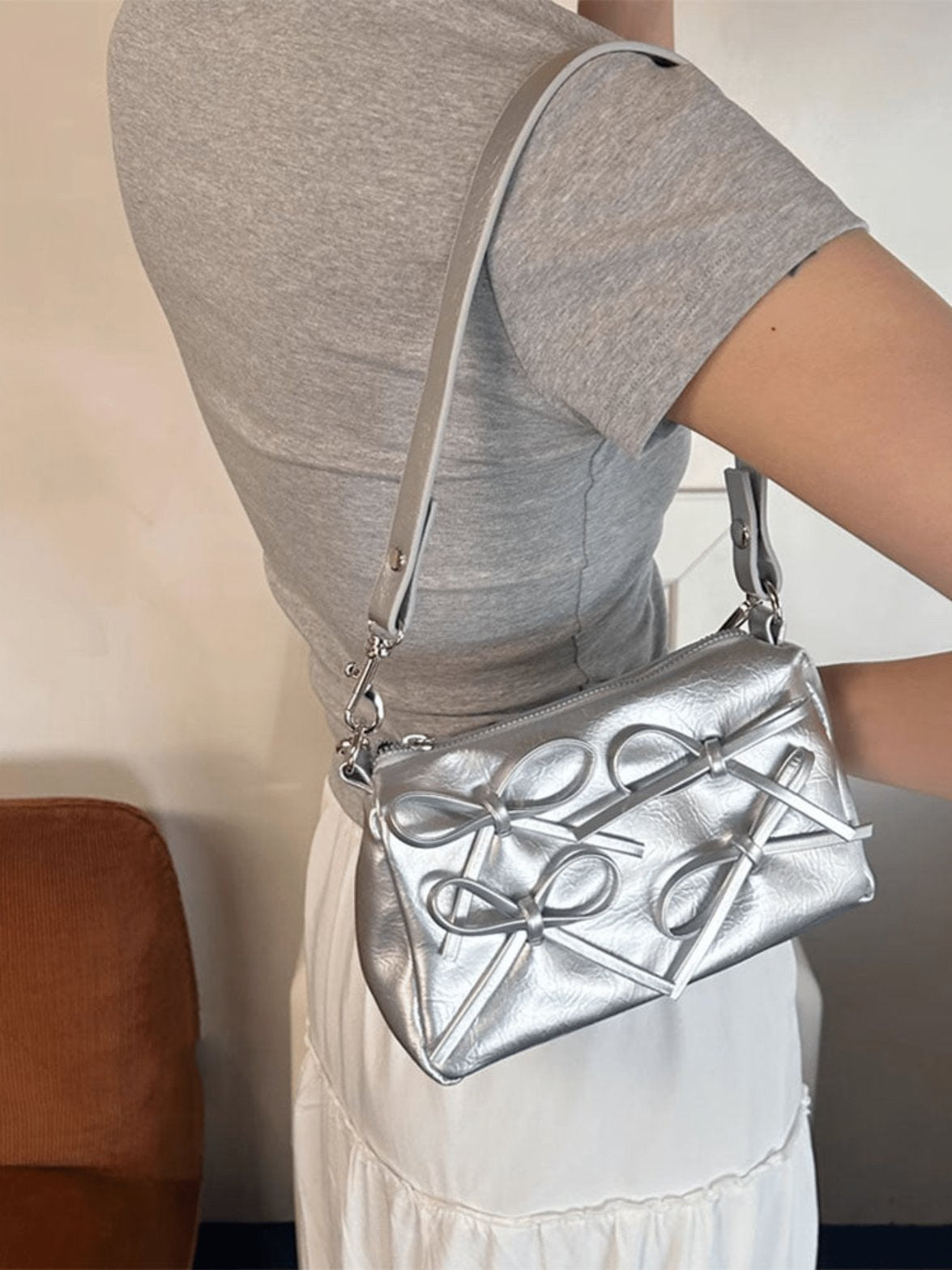 Détail des nœuds argentés crystal