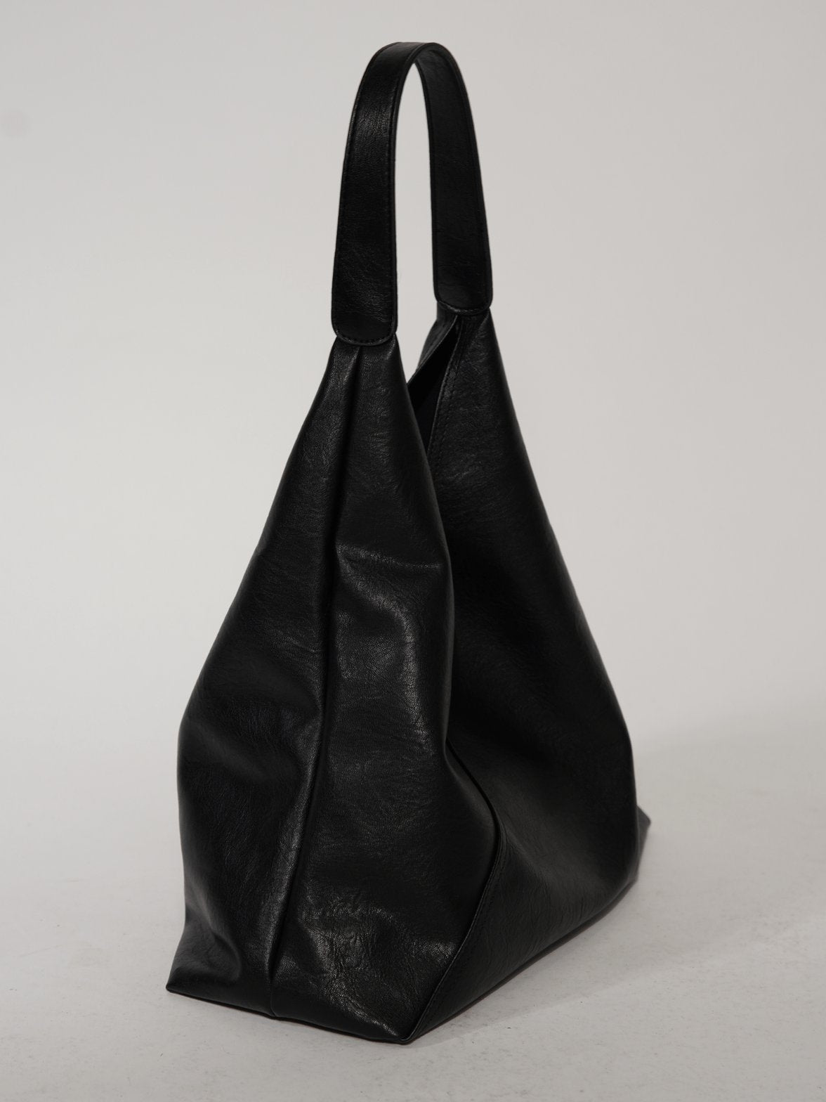 Vue latérale du sac bandoulière noir brise