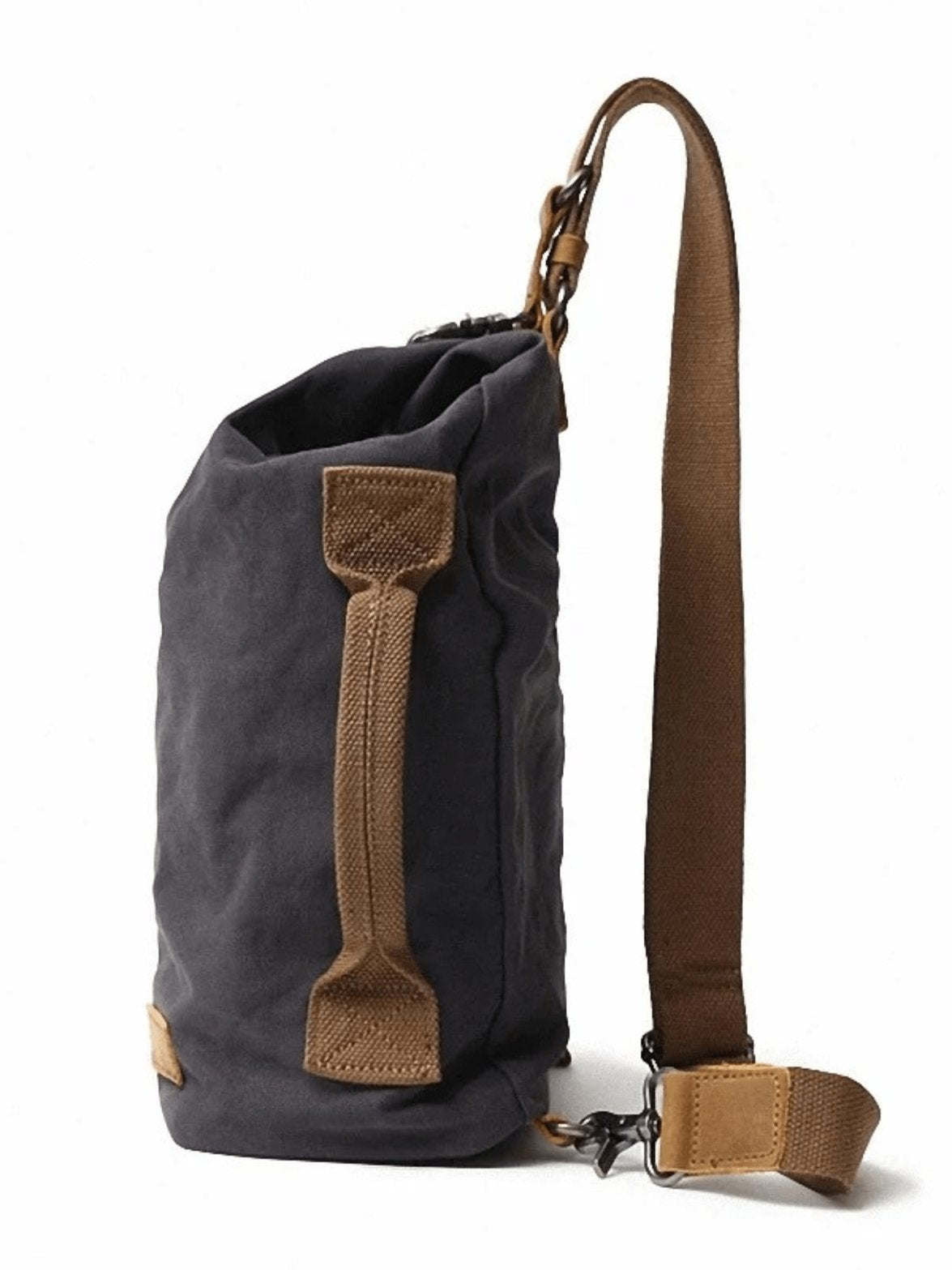 Sac bandoulière vintage en toile grise vue côté soleil