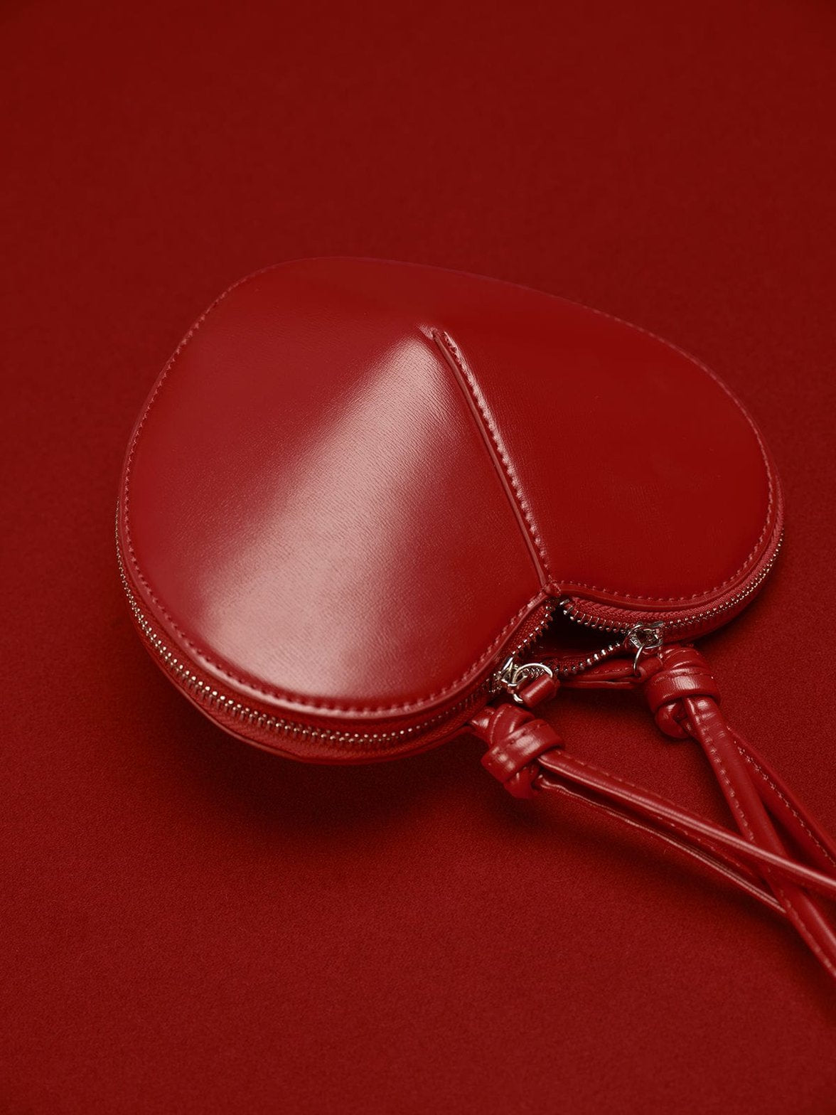 Sac cœur rouge vue d'ensemble vent