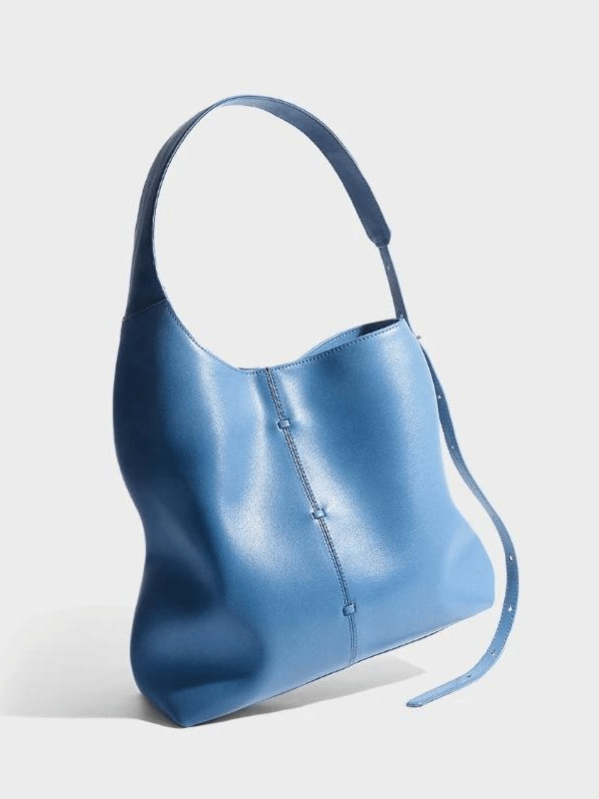 Sac hobo en cuir bleu vue côté étoile