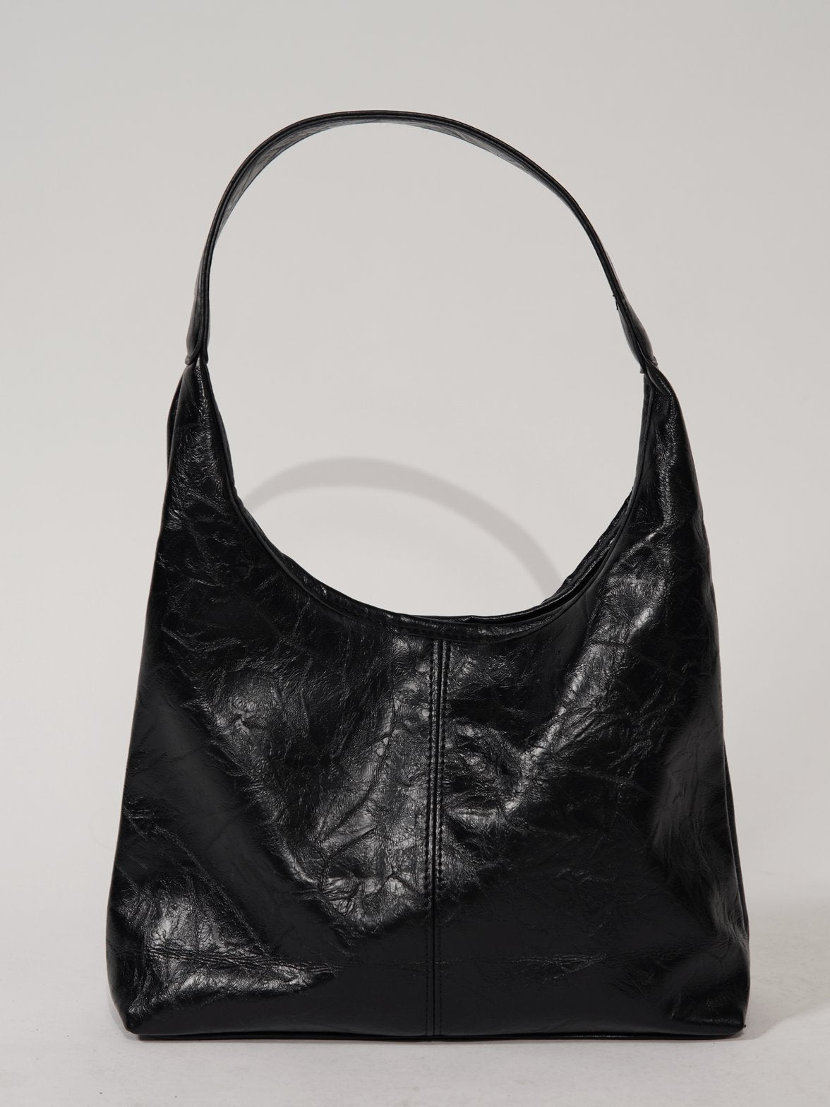 Sac hobo en cuir noir vue de face serein