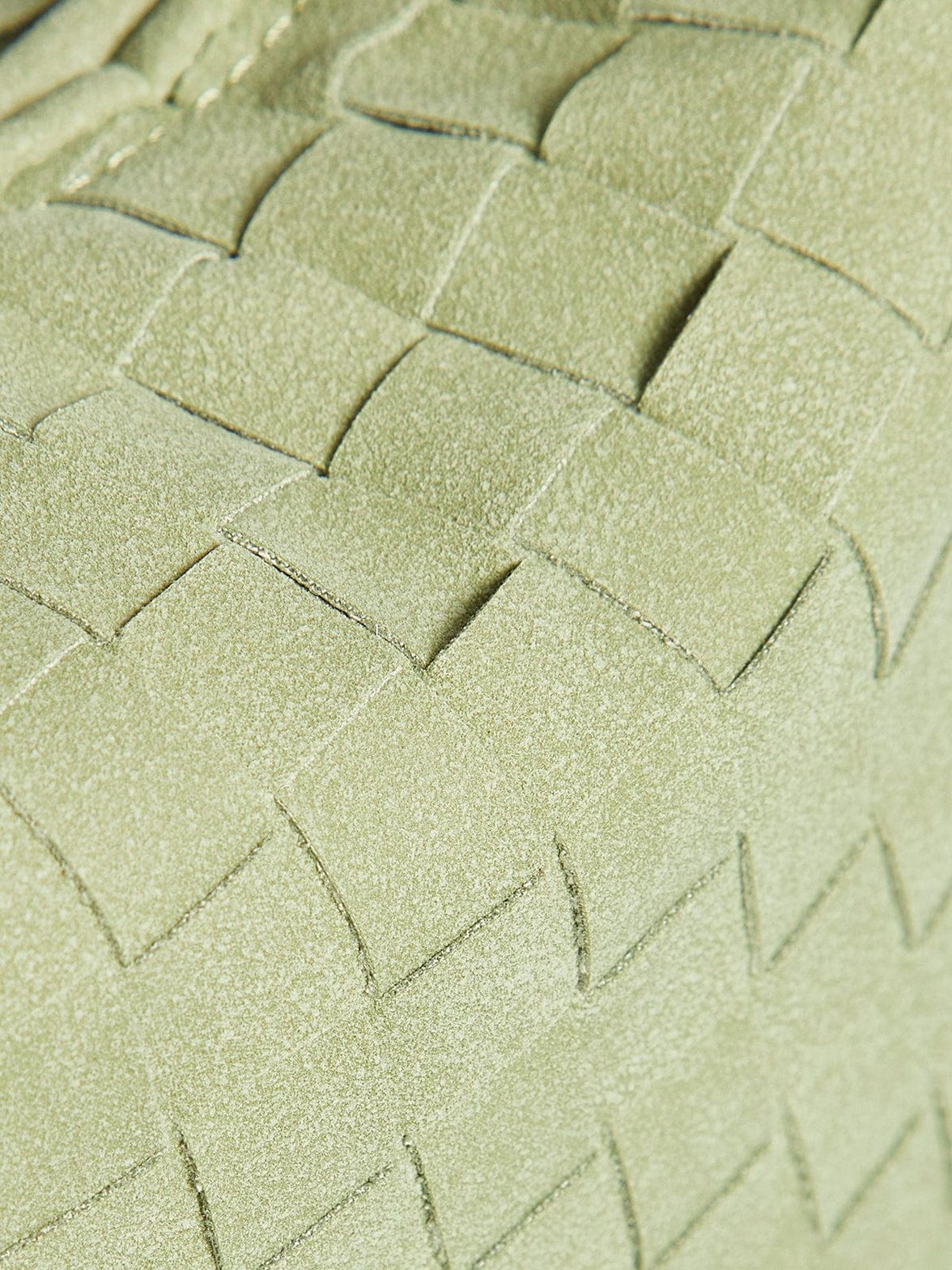 Sac hobo tressé porté épaule gracieux