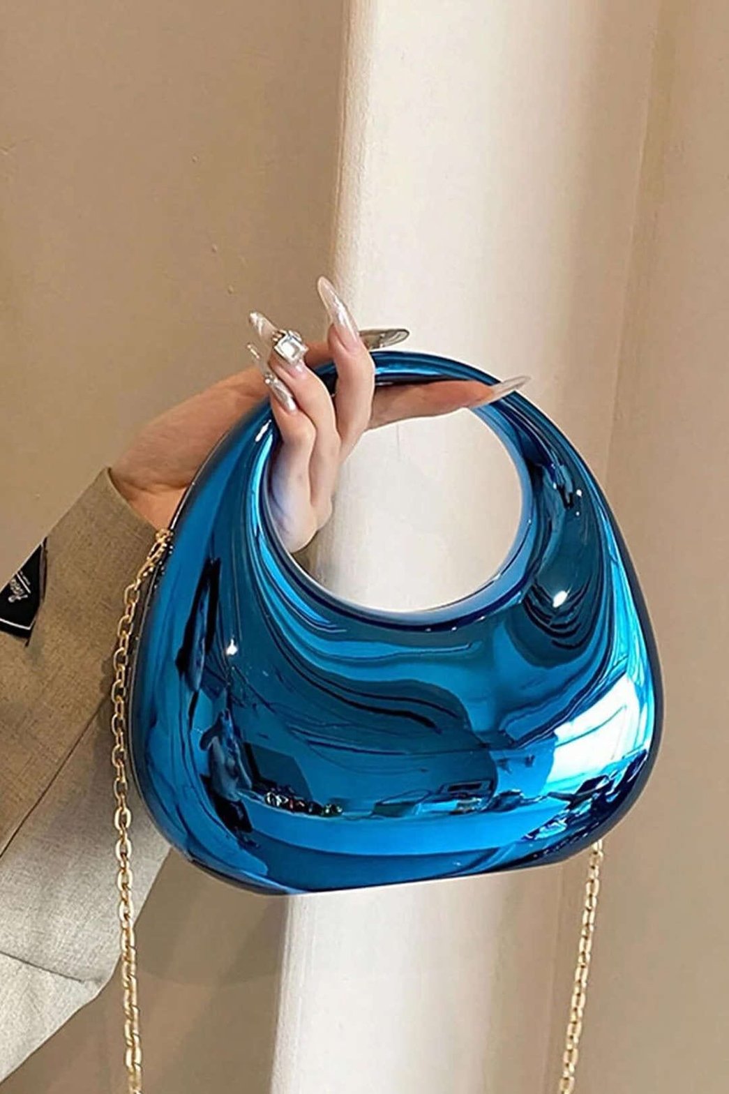 Sac à main doré classique