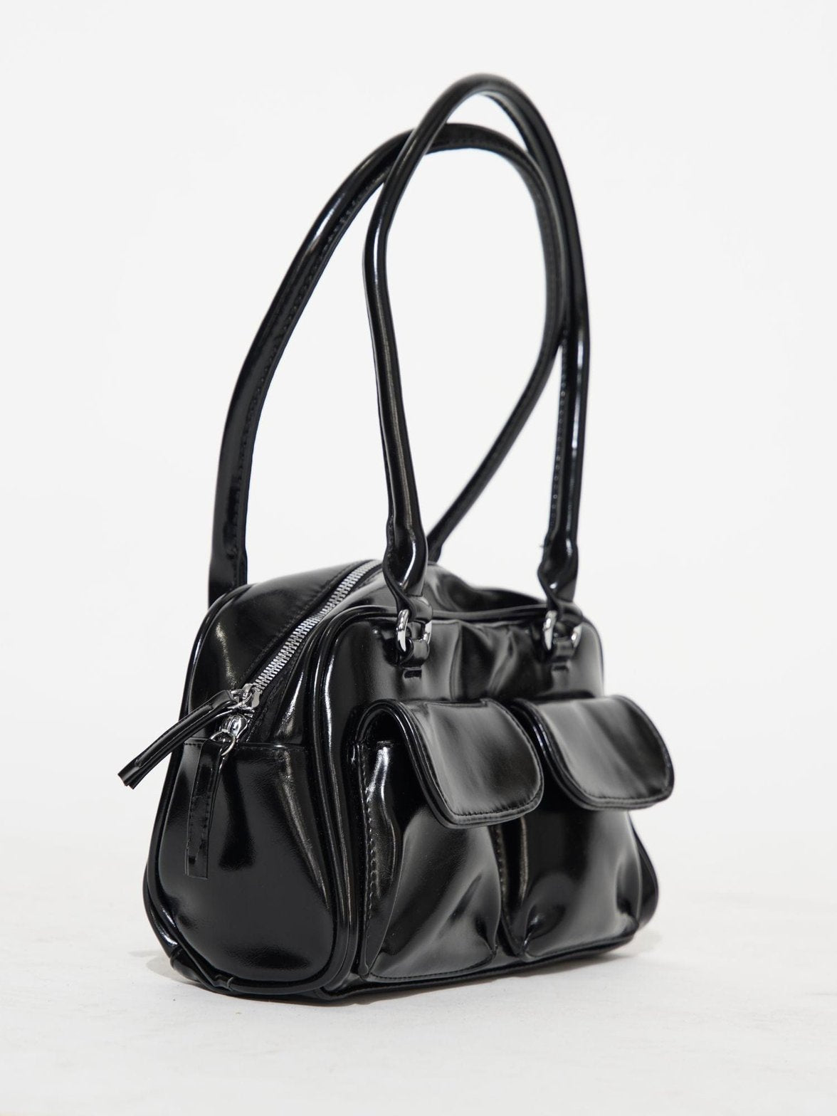 Vue de côté du sac à main noir étoile