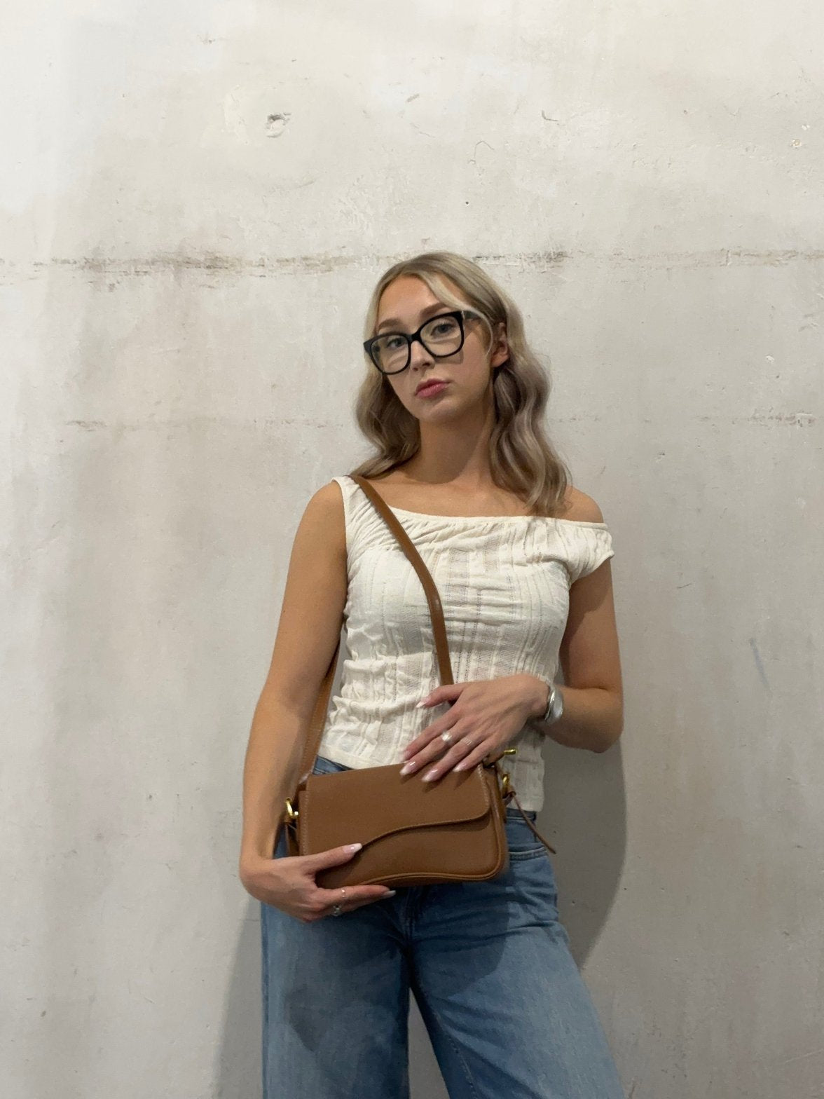 Détail bandoulière rouge feuille