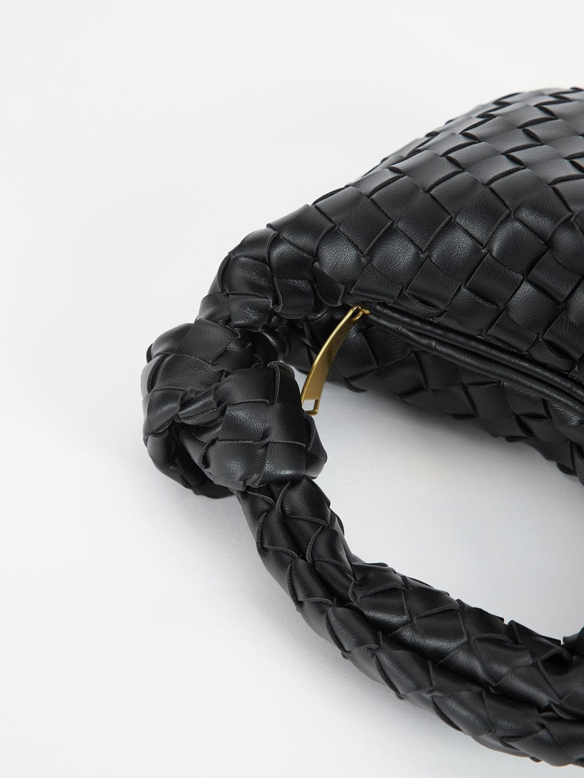 Sac à main tressé vue d'ensemble vent