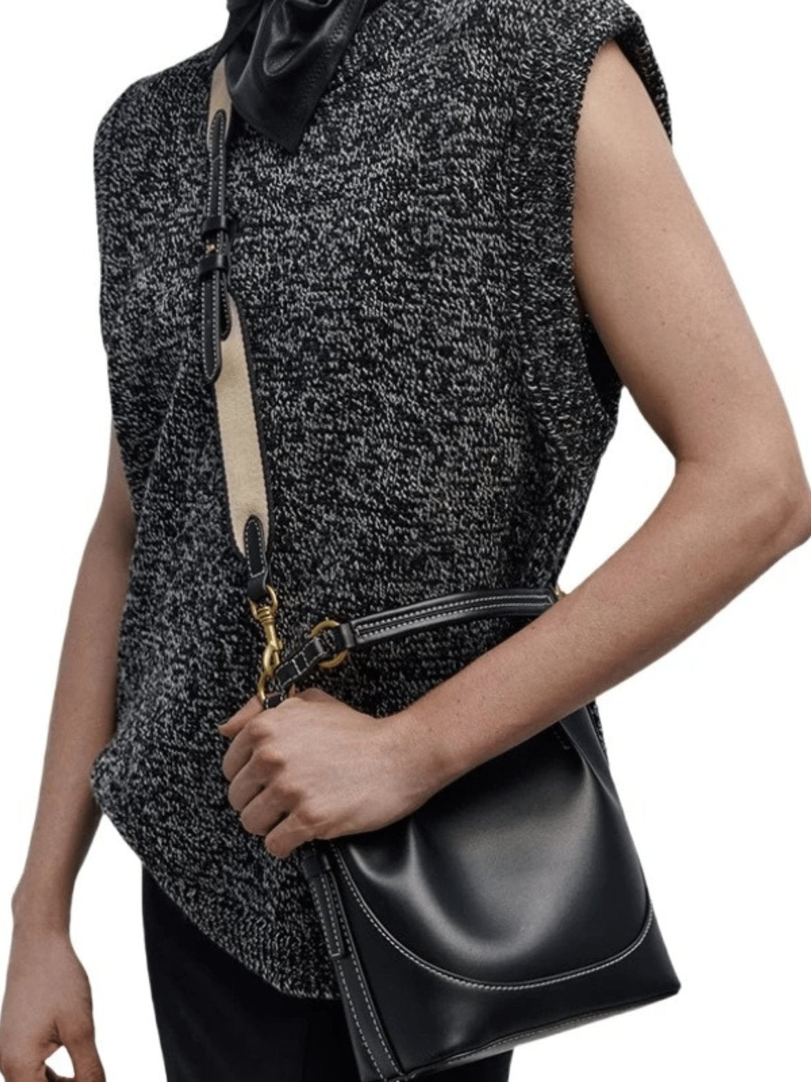 Vue arrière du sac en cuir rivière